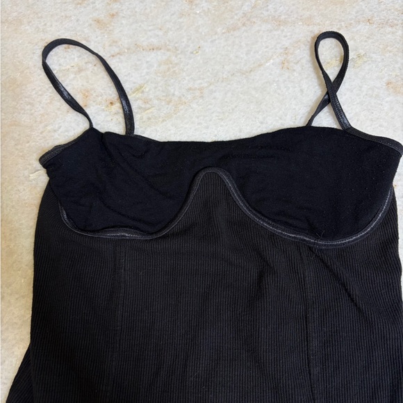 CORSET-STYLE TANK WITH SEAMING AT THE BODICE FEATURING GLOSSY ELASTIC STRAPS - Picture 3 of 10